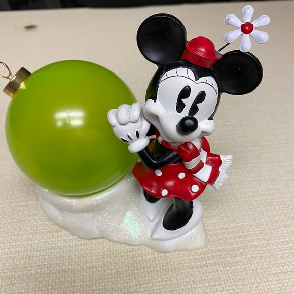 Disney Other - Minnie Holiday operated statue